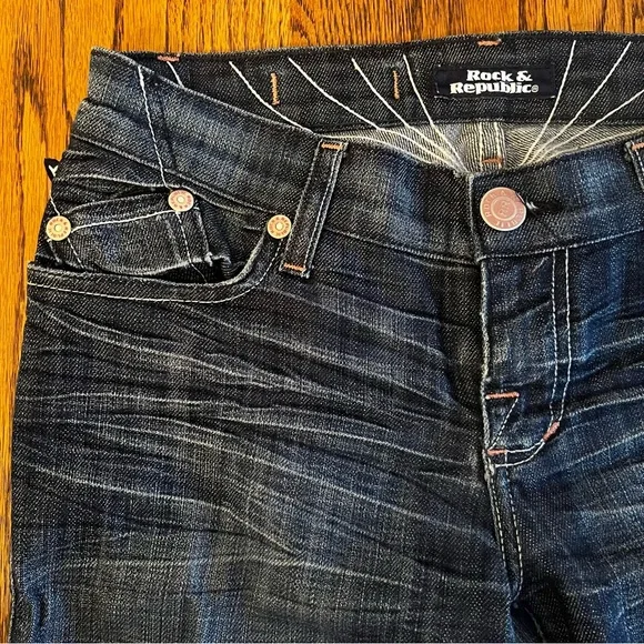 ROCK & REPUBLIC • Low Rise Dark Blue Flare Jeans - Picture 4 of 8